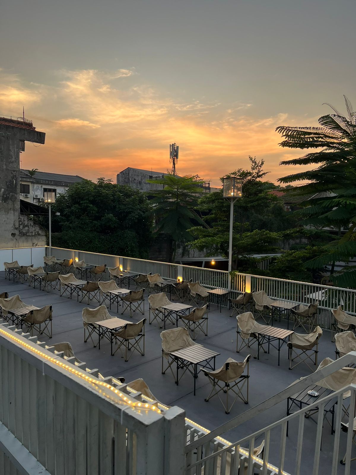 Noach Coffee Atmosphere